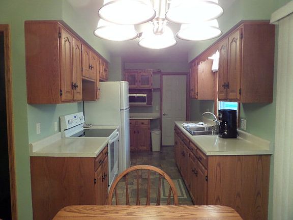 2nd image of 1344 Meadow Ln