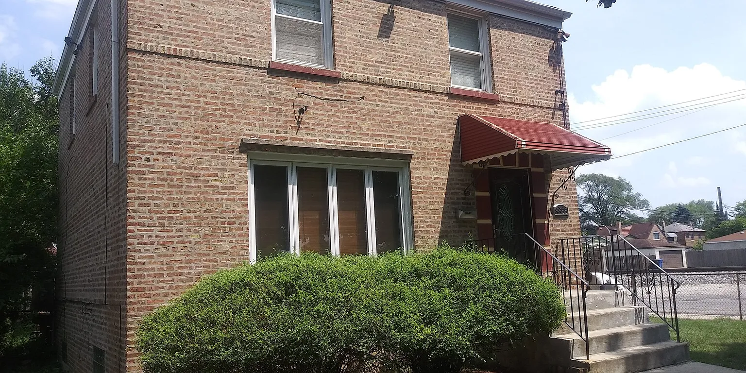 8855 S May St photo 1