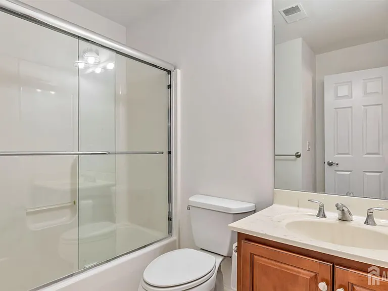 112 N Broadway St #C — Photo 23