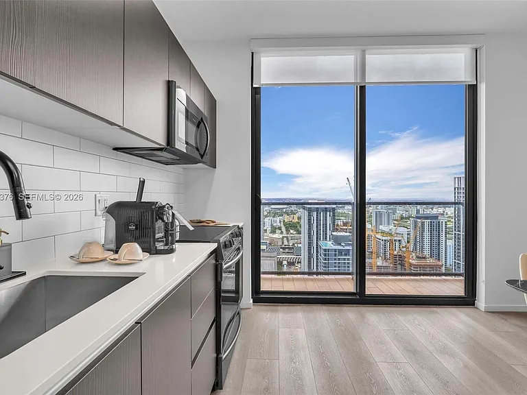 398 NE 5th St #Penthouse 4701 — Photo 13