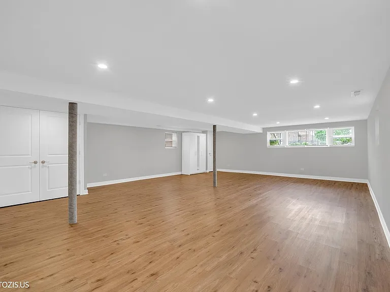 4043 N Wagner Ave — Photo 28