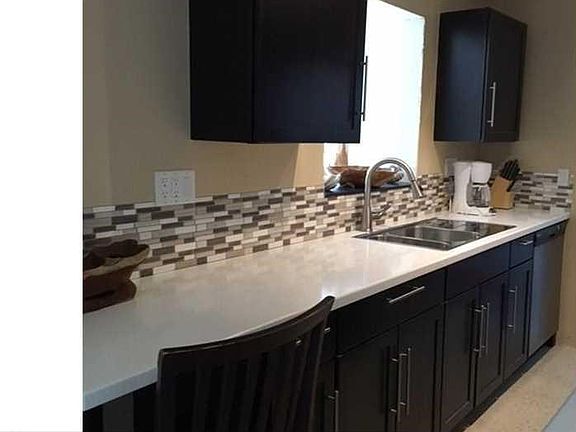 2nd image of 4 SE 14th Pl