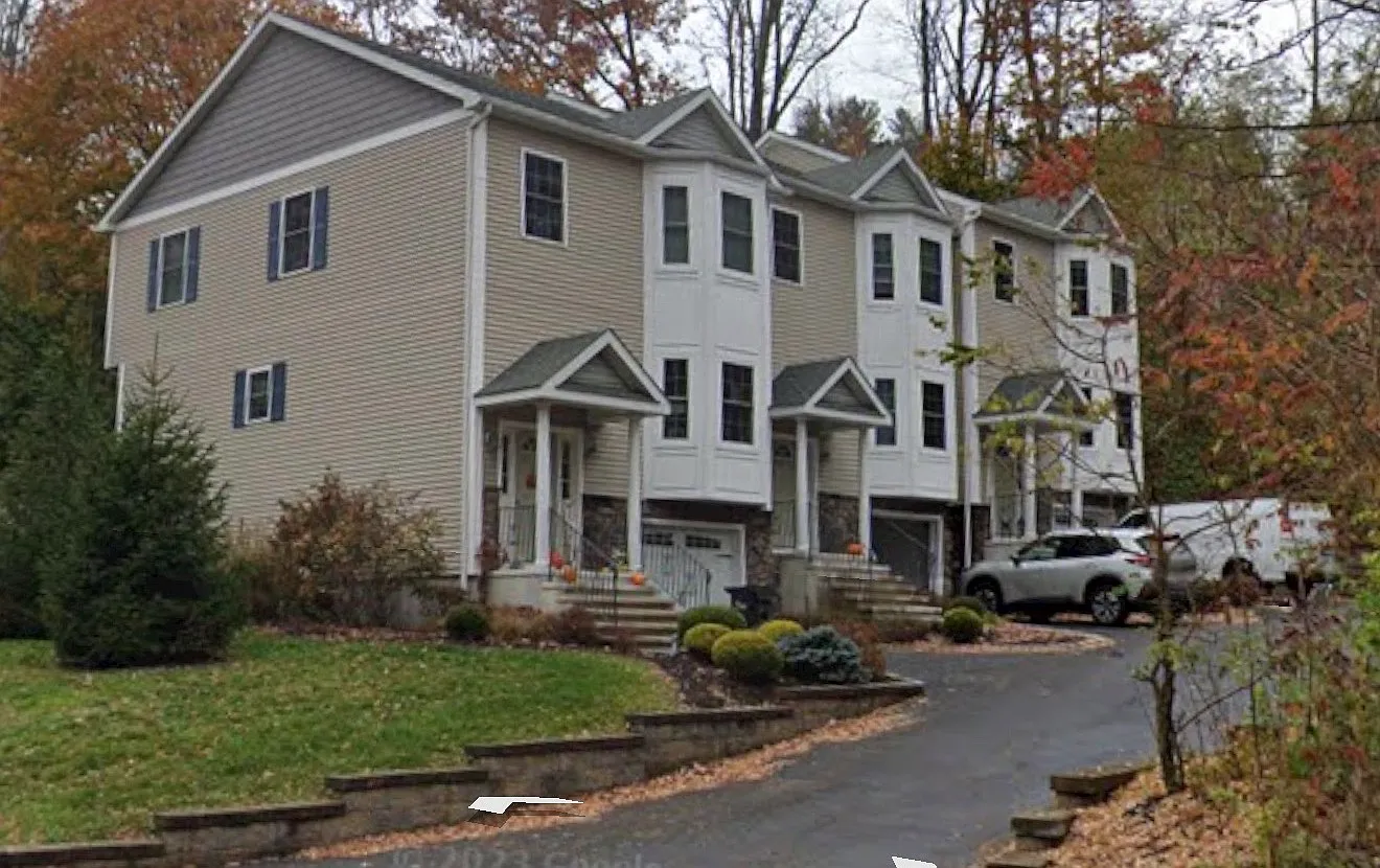 3 bed, 2.5 bath, 1568 sqft, $3,380 — Photo 3