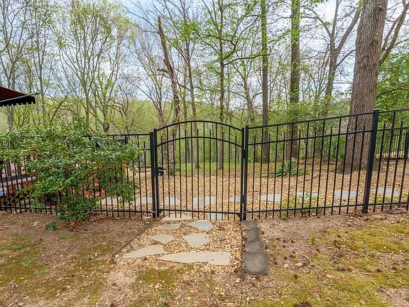 5th image of 314 Doubletree Ln