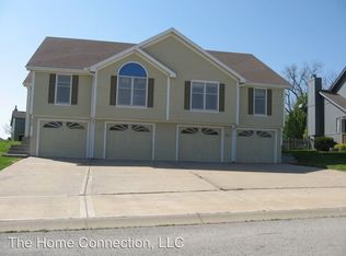 508 Bay Side Ct, Smithville, MO 64089