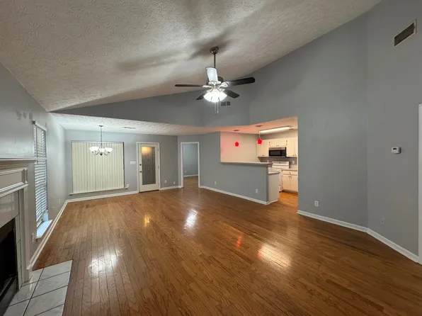 38 Tanglewood Ct, Millbrook, AL 36054