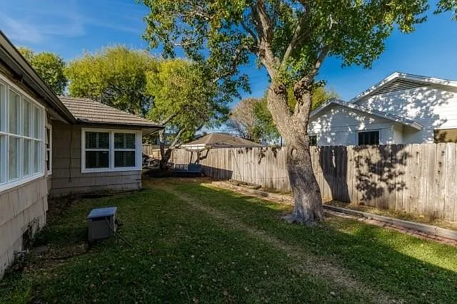 452 Delaine Dr — Photo 12