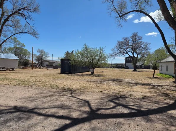 202 1/2 Church St, Lewellen, NE 69147