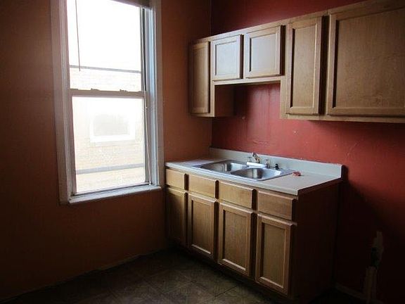 4th image of 1619 N Whipple St