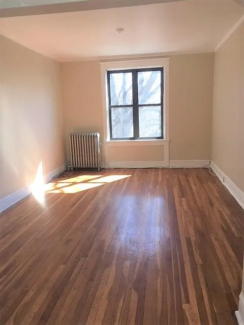 Building Photo - 2208 W Berteau Ave #3