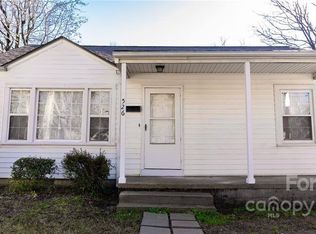 526 W McLelland Ave, Mooresville, NC 28115