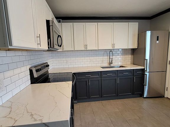 4th image of 208 N 13th St APT 2