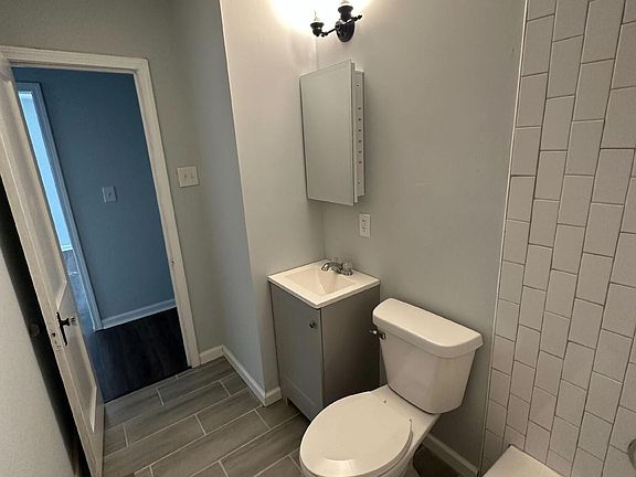 4th image of 3526 Henry Ave