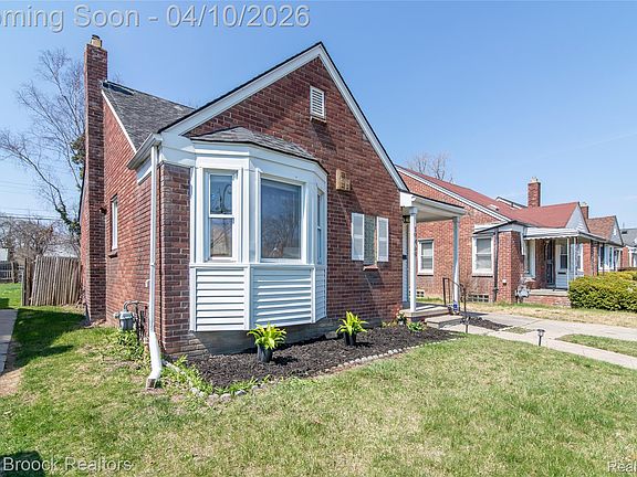 3rd image of 19469 Whitcomb St