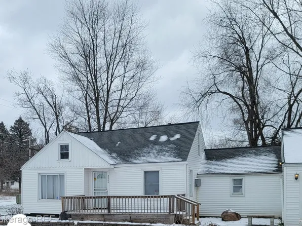 3066 Raywood St, Flint, MI 48504