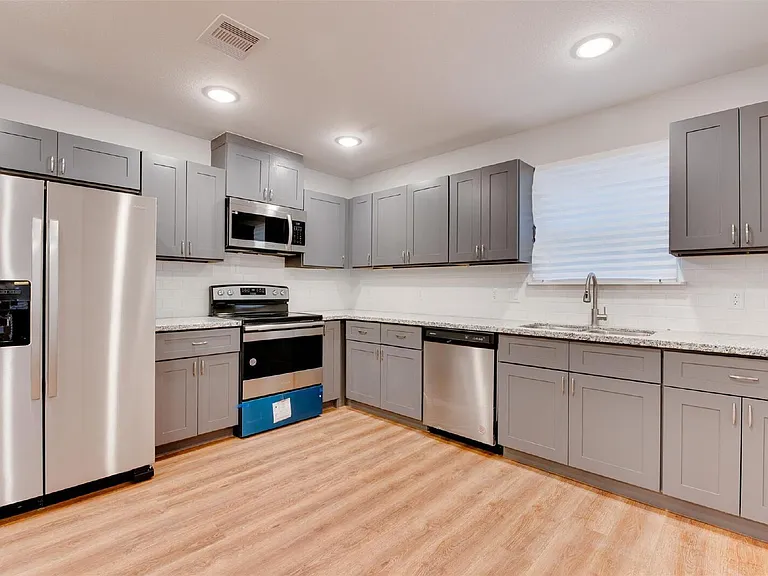 2702 Reid St #A — Photo 9