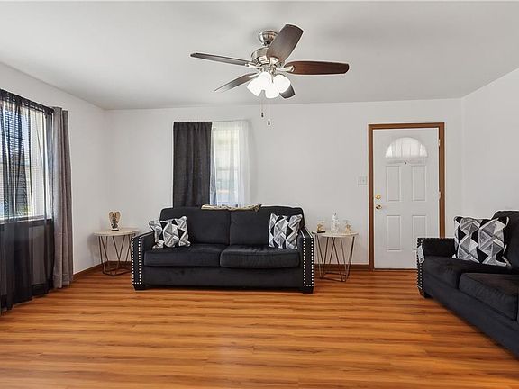 2nd image of 256 Meadows Dr #258