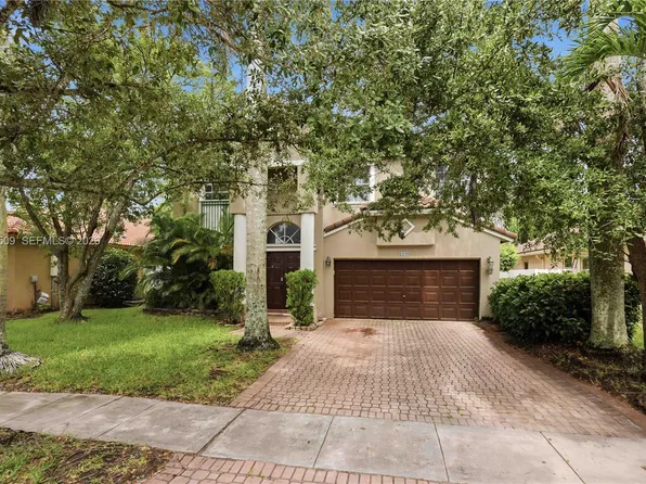 1040 NW 185th Ave, Pembroke Pines, FL 33029