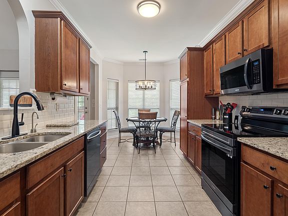 3rd image of 3469 Hampton Ct