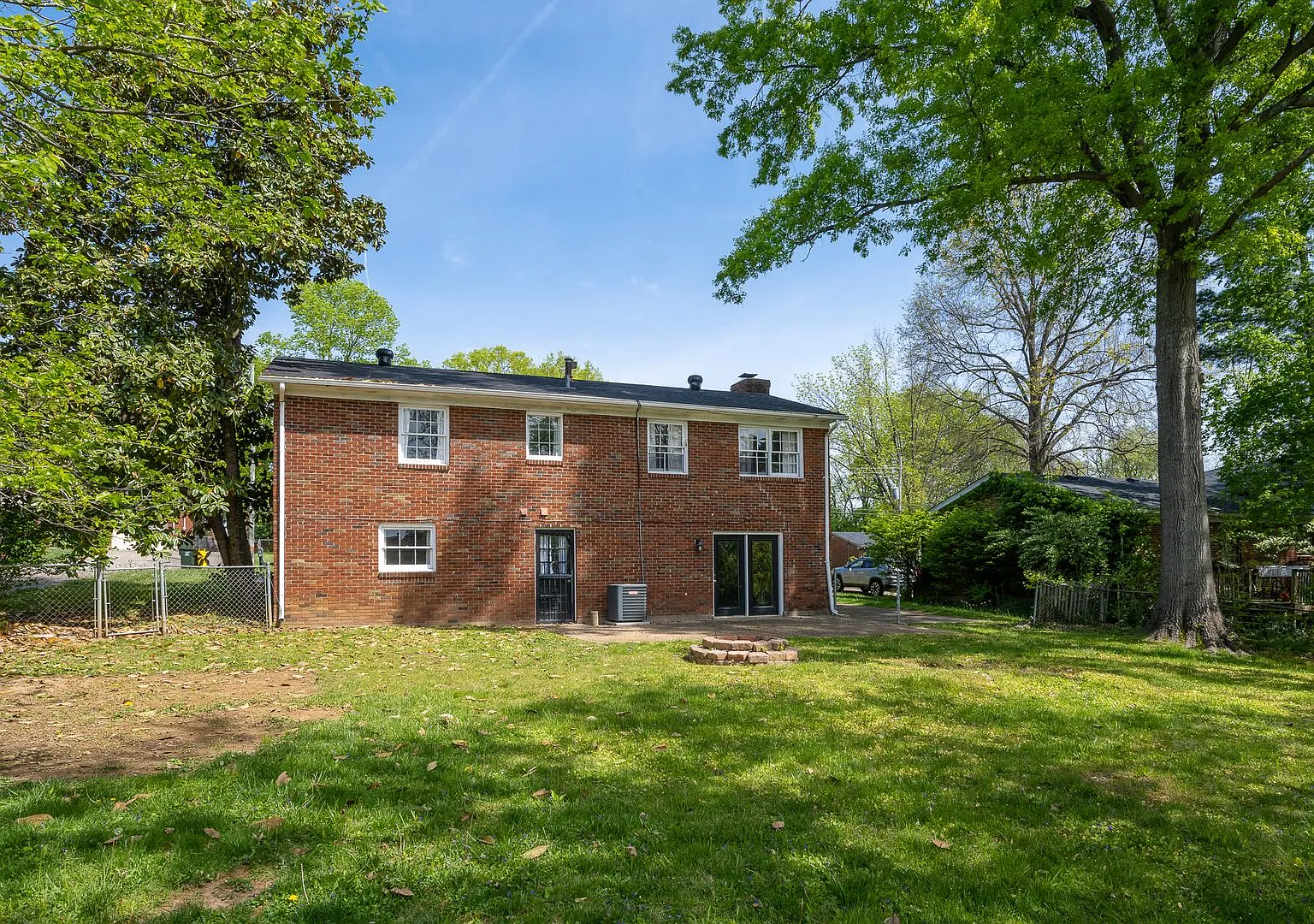 Beautiful Middletown Home 5 Beds 2 Baths — Photo 4
