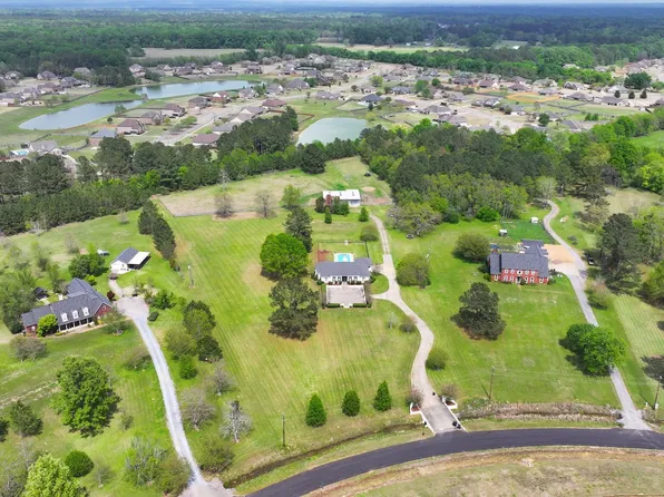 305 Foxchase Dr, Pike Road, AL 36064