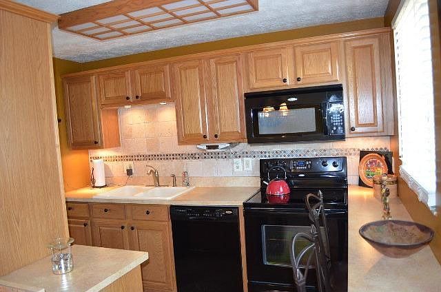 1st image of 9841 Aylesworth Ln