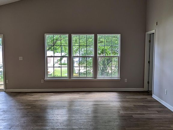 2nd image of 8523 Tweedsmuir Glen Ln