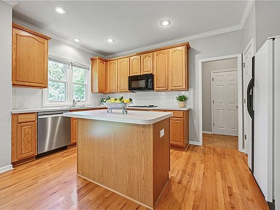 2nd image of 12462 Rosehill St