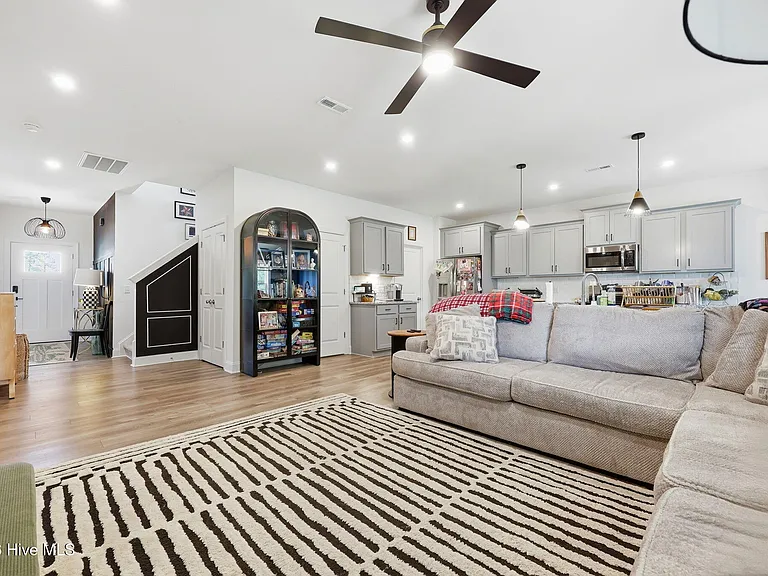 160 Falkirk Ct — Photo 16
