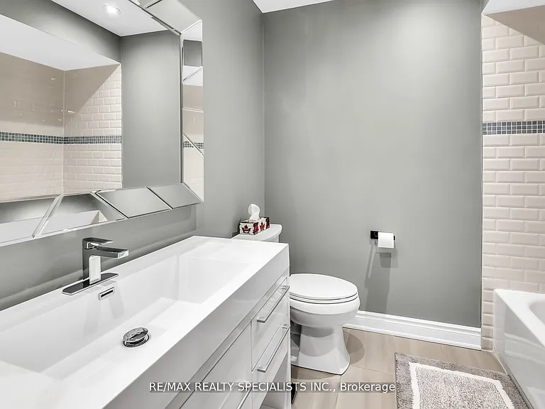 7 Streight Ln — Photo 15