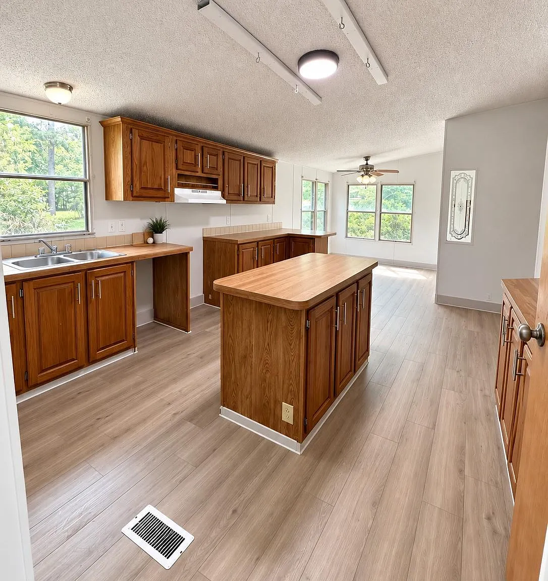 3 bed, 2.0 bath, 1915 sqft, $1,850 — Photo 4