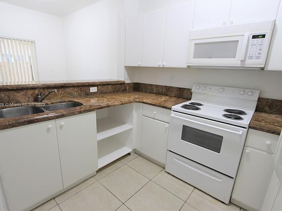 5th image of 1652 SE 28th St Unit 105