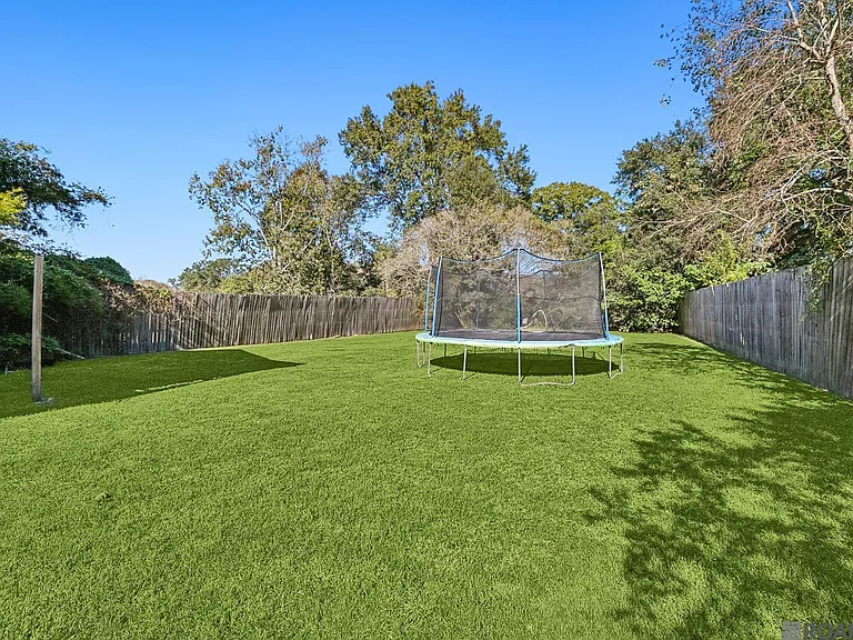 6363 Sevenoaks Ave — Photo 37