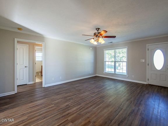 4th image of 240 Aaron Dr