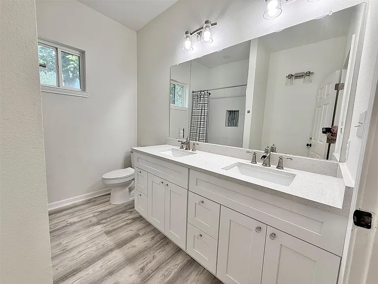 1401 W 7th St — Photo 17