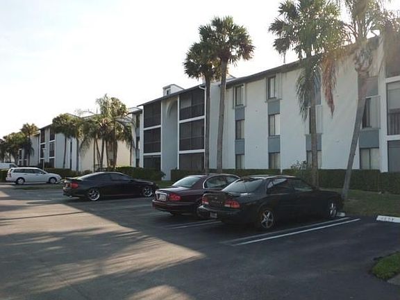 3rd image of 1110 Green Pine Blvd APT A2