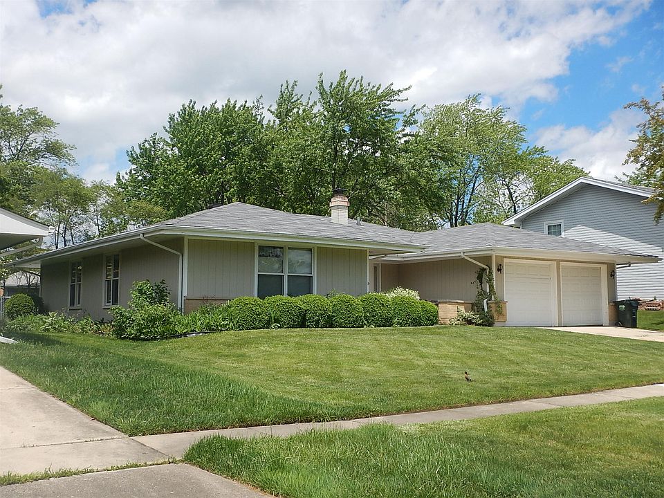2nd image of 850 Heather Ln