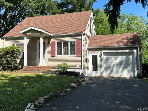 12 Tibbitts Rd, New Hartford, NY 13413