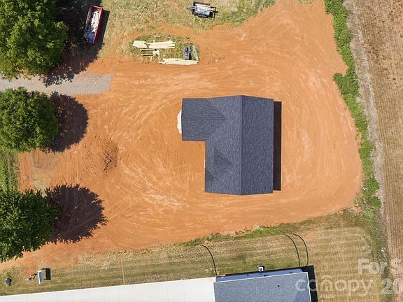 4th image of 1720 Jennings Rd
