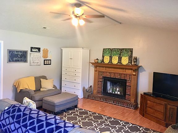 Gas fireplace, high ceilings