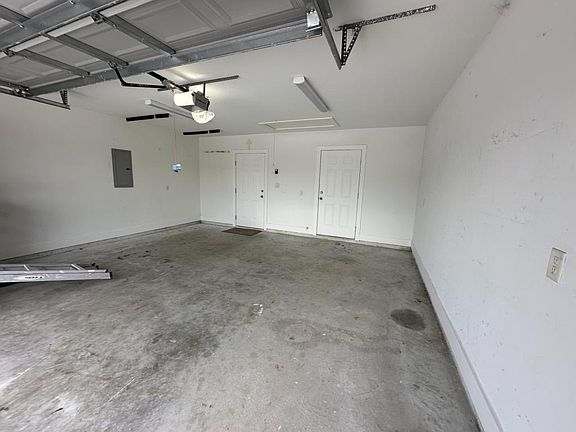 3rd image of 1922 Sunnycrest St