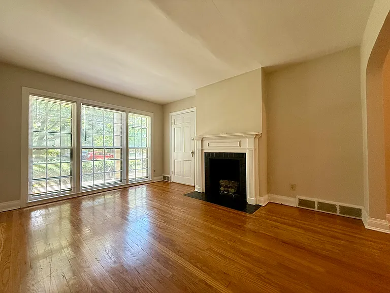 2525 Glenmary Ave #3 — Photo 3