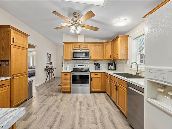 4th image of 18 Knollwood Dr