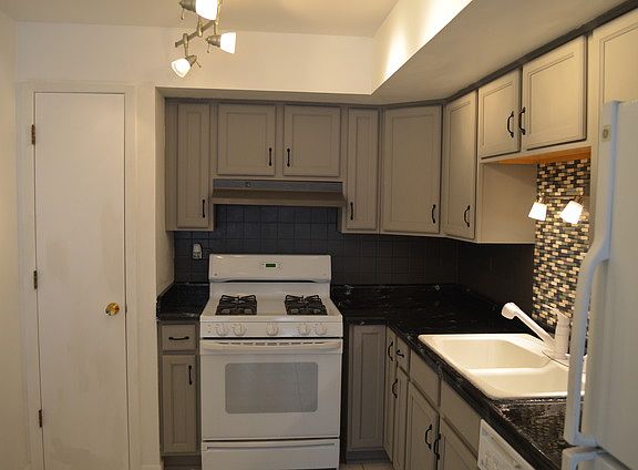 3rd image of 4842 W 122nd St APT 3W