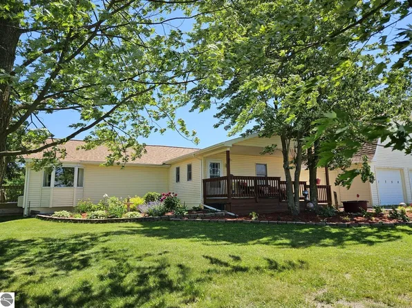 1756 N M 65, Hale, MI 48739