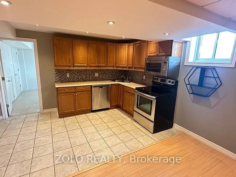 68 Milligan St E — Photo 3