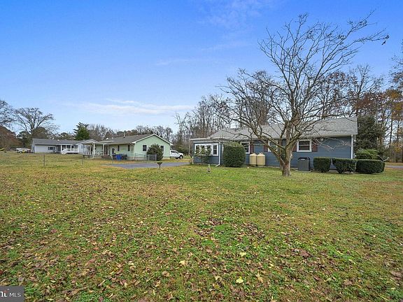 2nd image of 711 Evergreen Ln