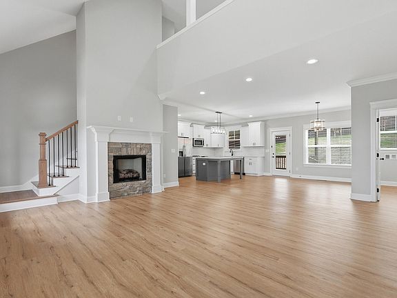 3rd image of 315 Windy Hill Dr