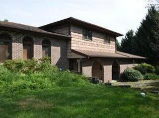 6055 Bottom Rd, Slatington, PA 18080