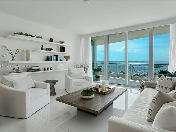 5th image of 2627 Bayshore Dr #1704